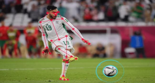 Coupe du monde de foot 2022 : la FIFA utilisera un ballon connecté pour  détecter un hors-jeu